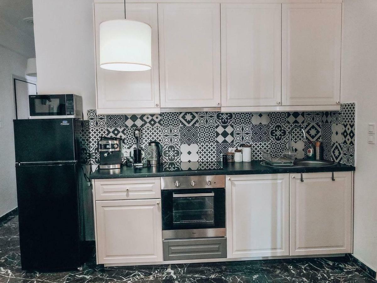 133 Sokratous, Black Marble. Atene Esterno foto